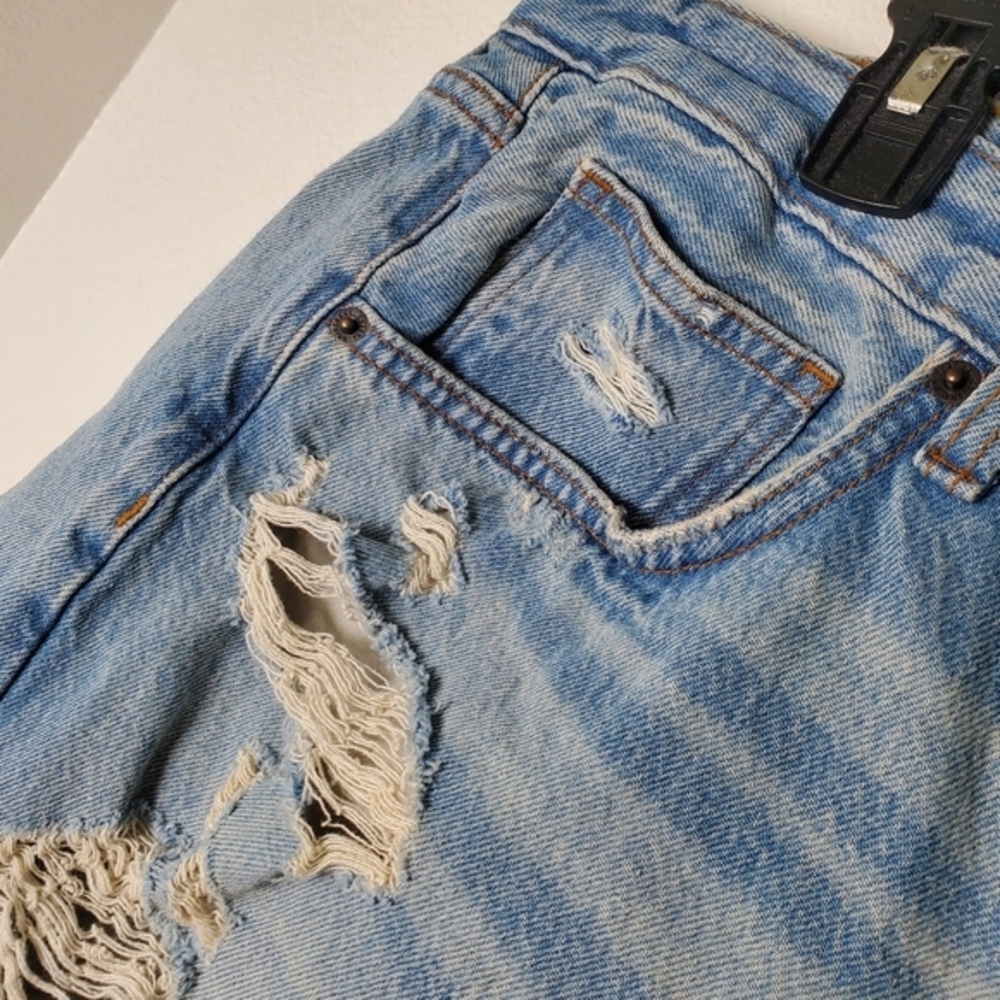 Universal Thread Women's Button Fly Distressed Blue Denim Jean‎ Shorts Jorts - Picture 3 of 12